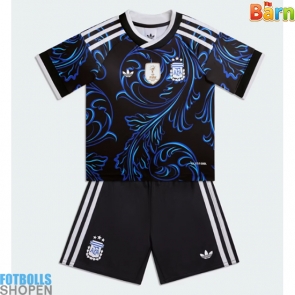 Billiga Argentina Bortatröja Barn VM 2026 Kortärmad (+ Korta byxor)